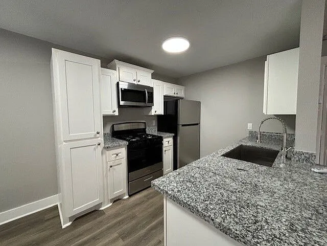 Avondale Apartments — Photo 9