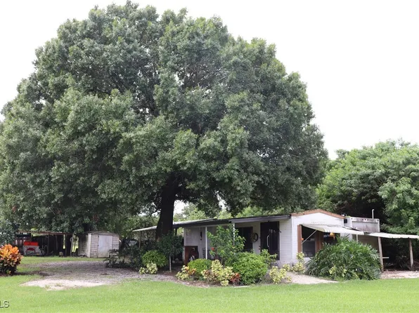 8286 McDaniel Dr, North Fort Myers, FL 33917