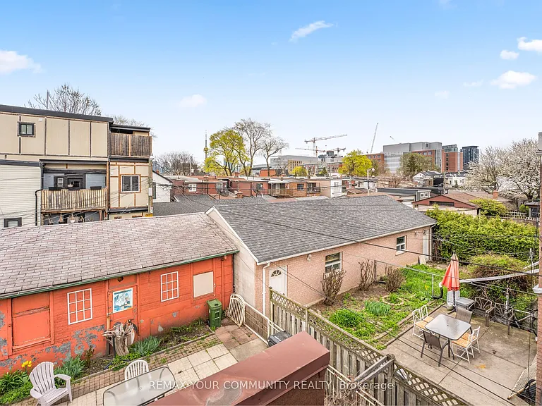 151 Dovercourt Rd #UPPER — Photo 19