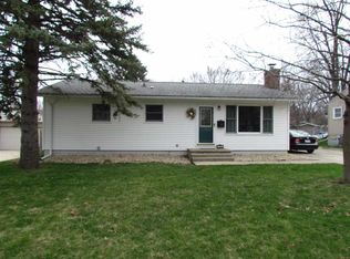1422 W 4th St, Cedar Falls, IA 50613