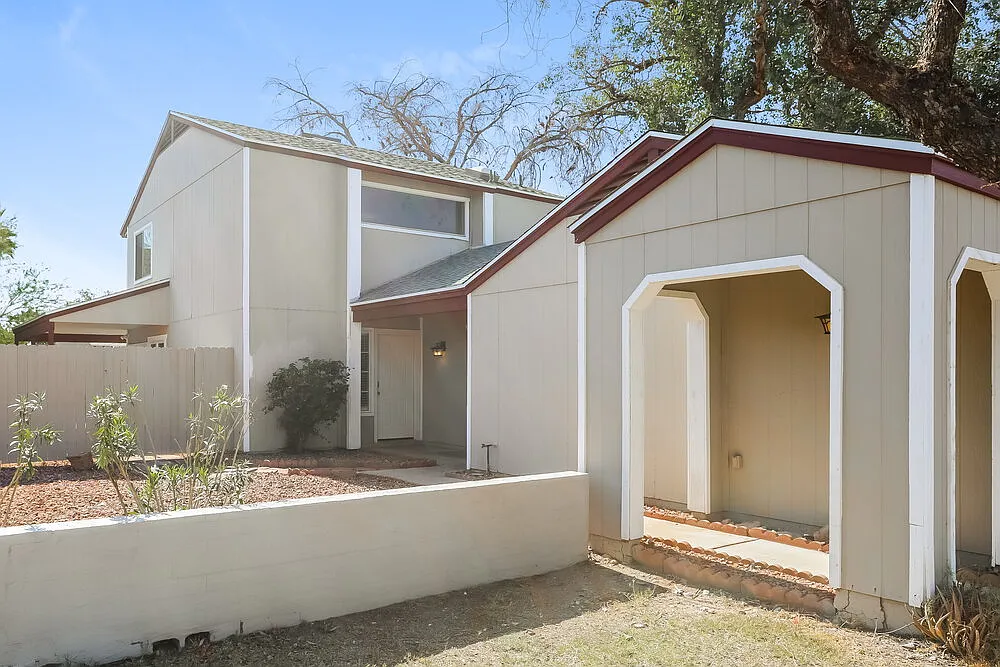 3 bed, 2.0 bath, 1370 sqft, $2,215 — Photo 4