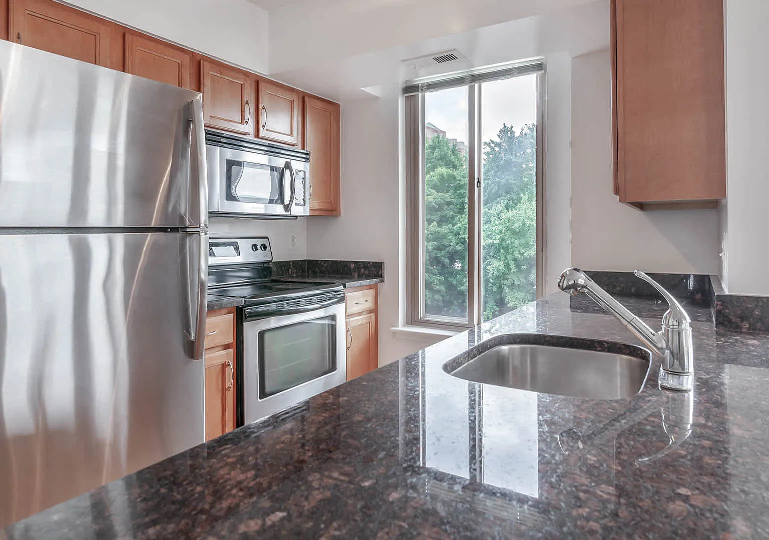 Edgemont at Bethesda Metro — Photo 2