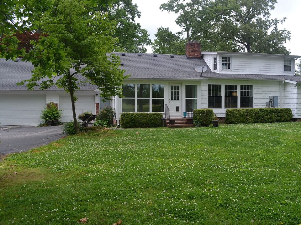 2nd image of 1719 Country Club Dr