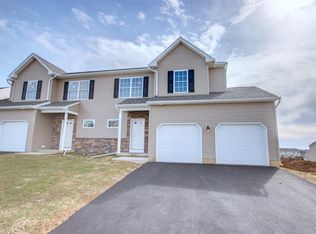 933 Graystone Cir #82, Allen Township, PA 18067