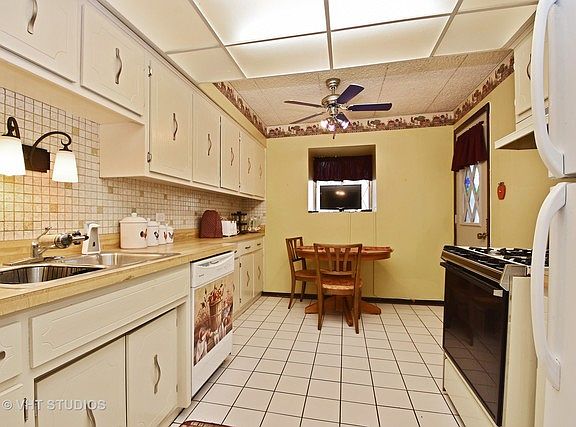 4th image of 13615 S Lamon Ave #827