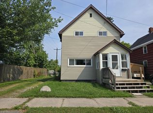 911 E 4th Ave, Sault Sainte Marie, MI 49783