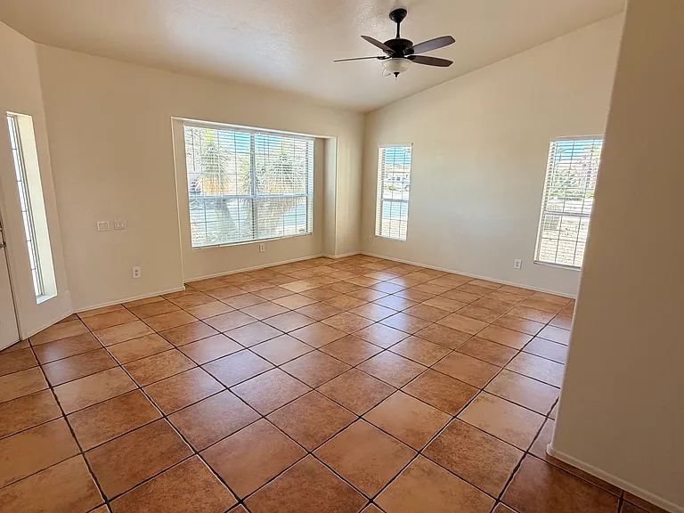9005 N Lawndale Dr — Photo 6