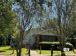 208 3rd St, Chickasaw, AL 36611