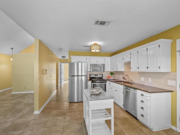 5th image of 6133 Chablis Ln