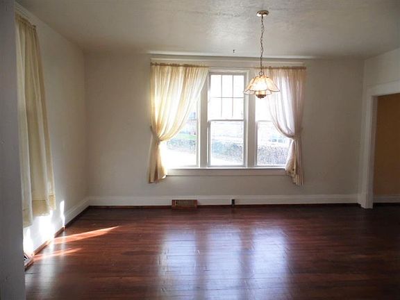 5th image of 704 E Main St