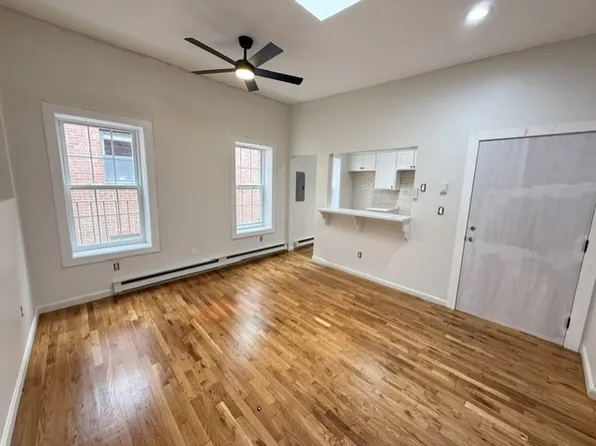 29 Salutation St APT 3, Boston, MA 02109