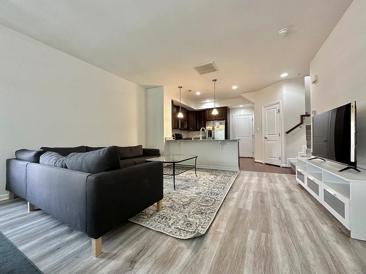 3 bed, 2.5 bath, 1650 sqft, $3,150 — Photo 2