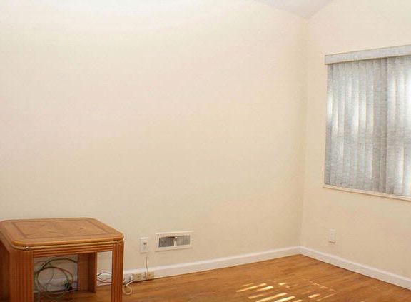4th image of 1231 E 100th St
