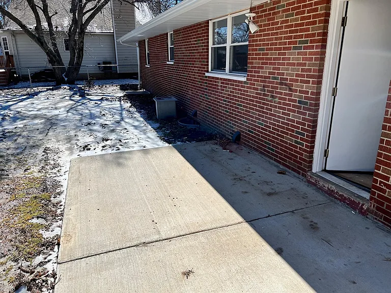 309 Strong Ave — Photo 2