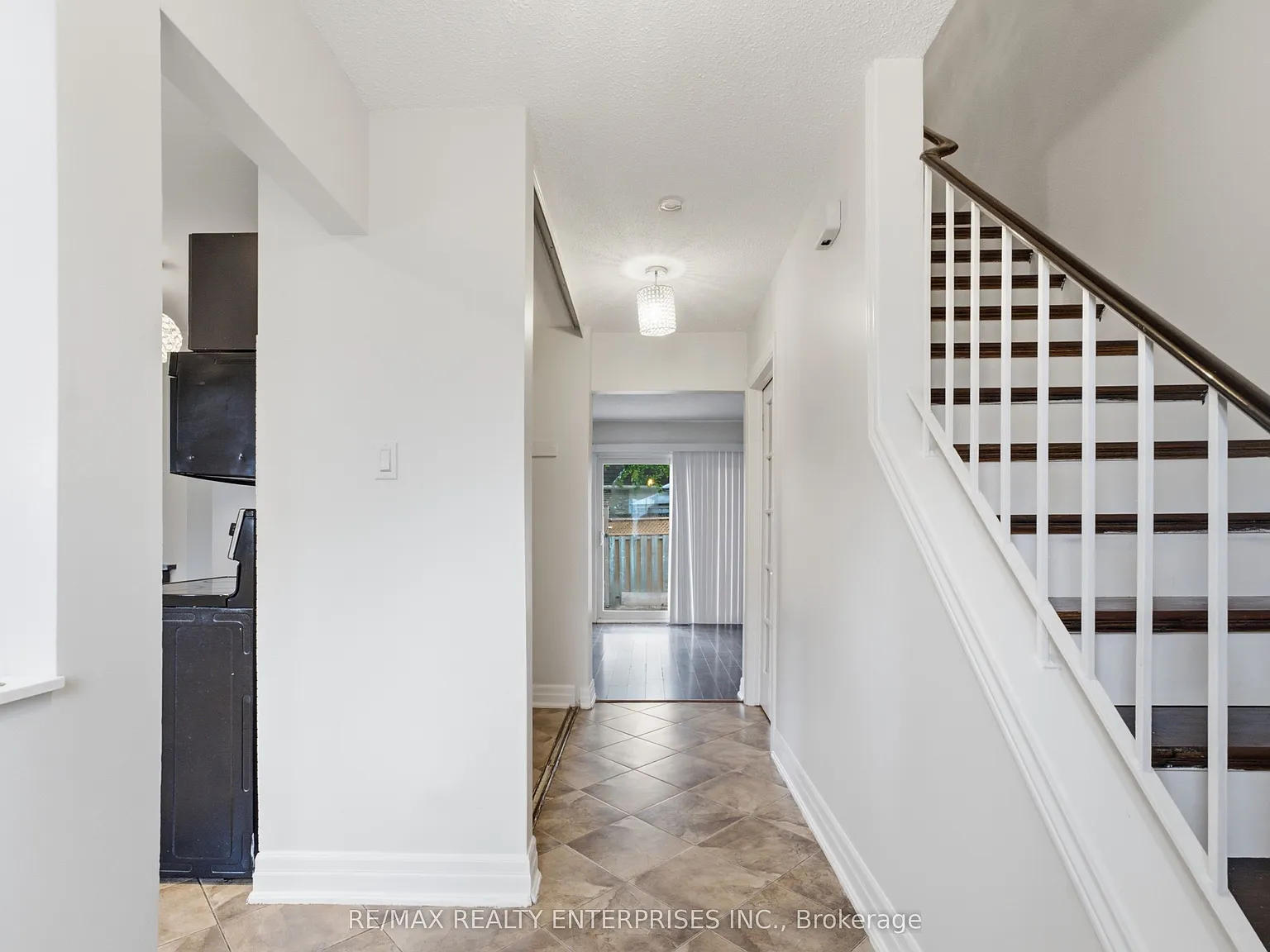 4 bed, $2,500 — Photo 4
