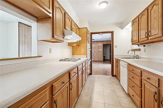 3 bed, 2.5 bath, 1660 sqft, $2,300 — Photo 4