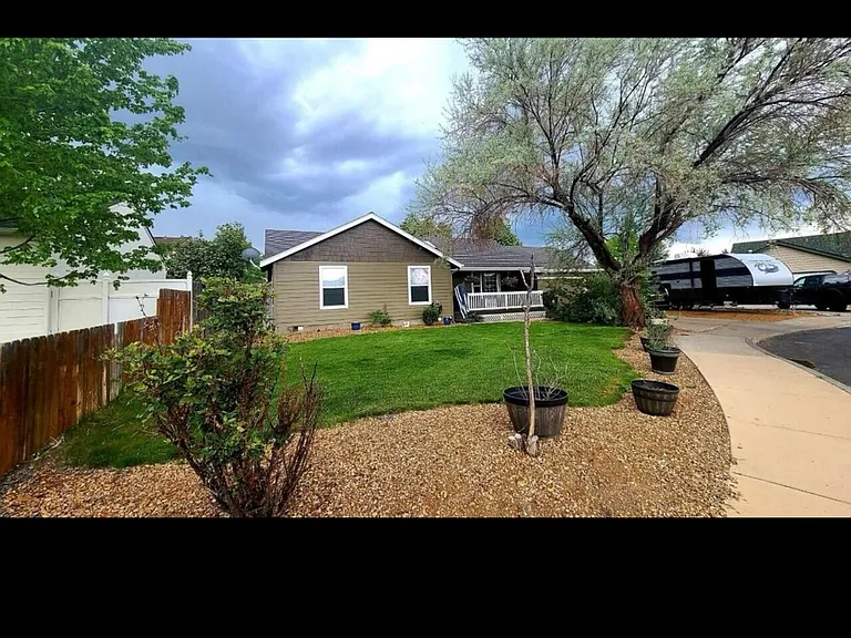 934 NW Negus Ln — Photo 3