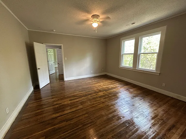1002 S 10th St — Photo 15