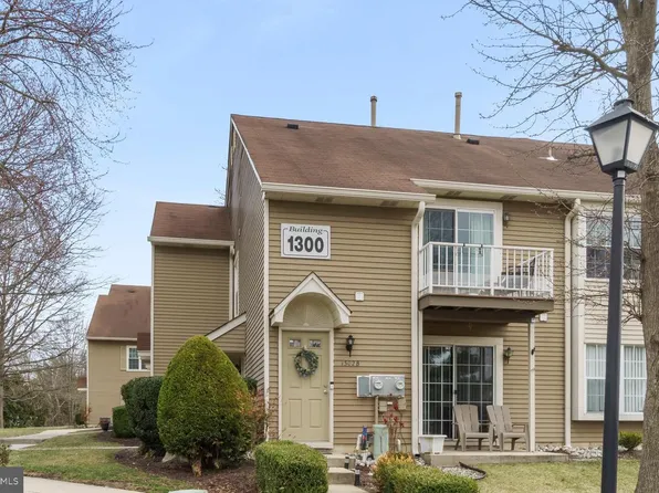 1302 Sedgefield Dr, Mount Laurel, NJ 08054
