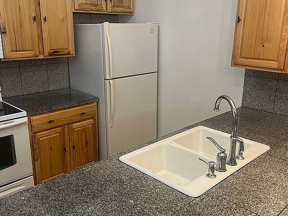 4th image of 135 Hillview Dr APT 18