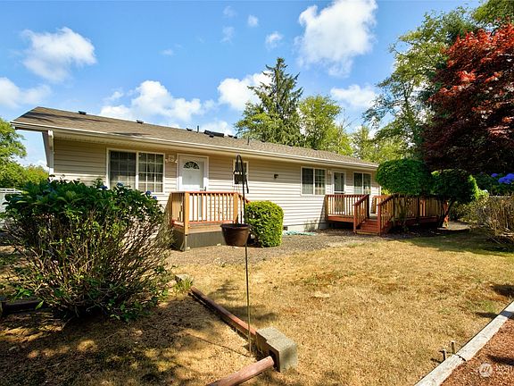 3rd image of 413 Duck Lake Drive NE