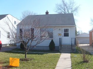 18706 Woodland St, Harper Woods, MI 48225