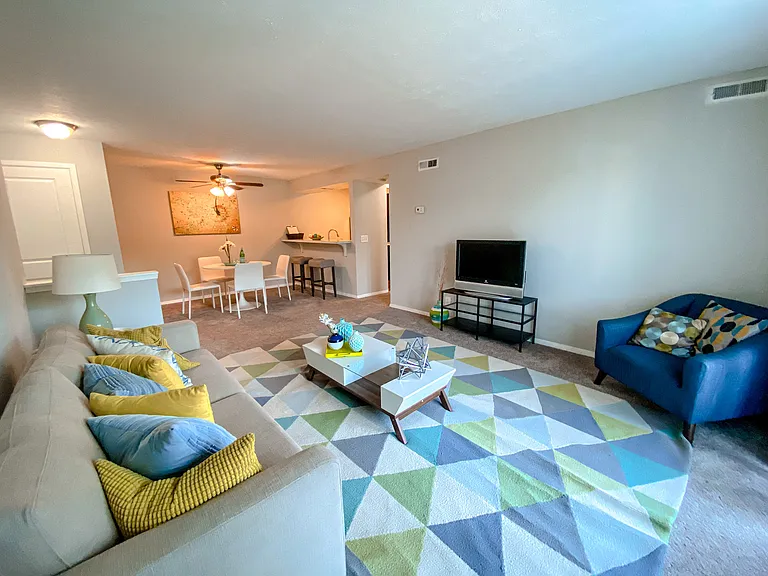 Camelot East Apartments — Photo 15