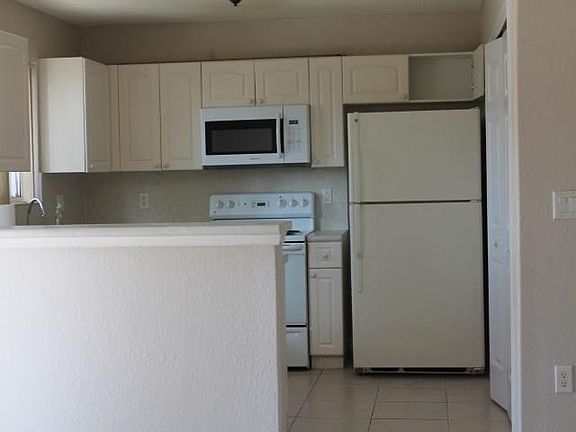 4th image of 7327 NW 173rd Dr