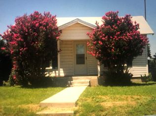 202 S Smiley St, Loraine, TX 79532
