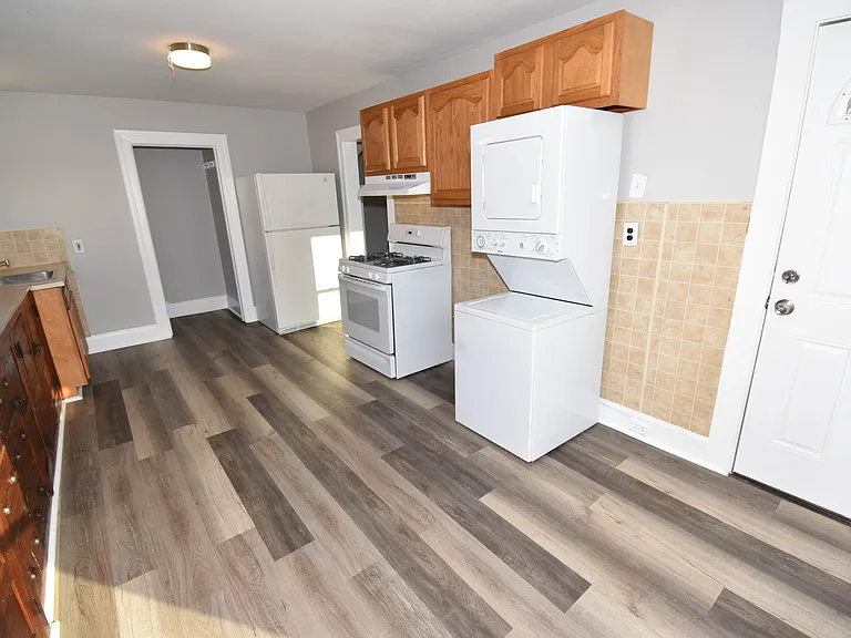 186 W Main St #C — Photo 3