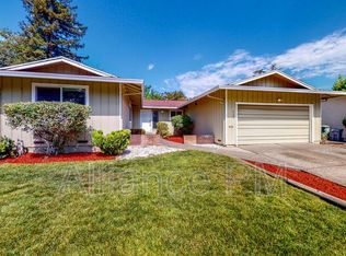 6123 Bridgewood Dr, Santa Rosa, CA 95409
