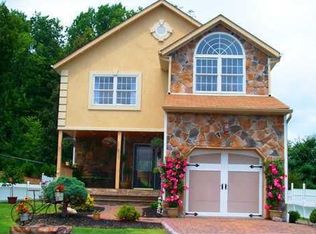33 Melody Ln, Harriman, NY 10926