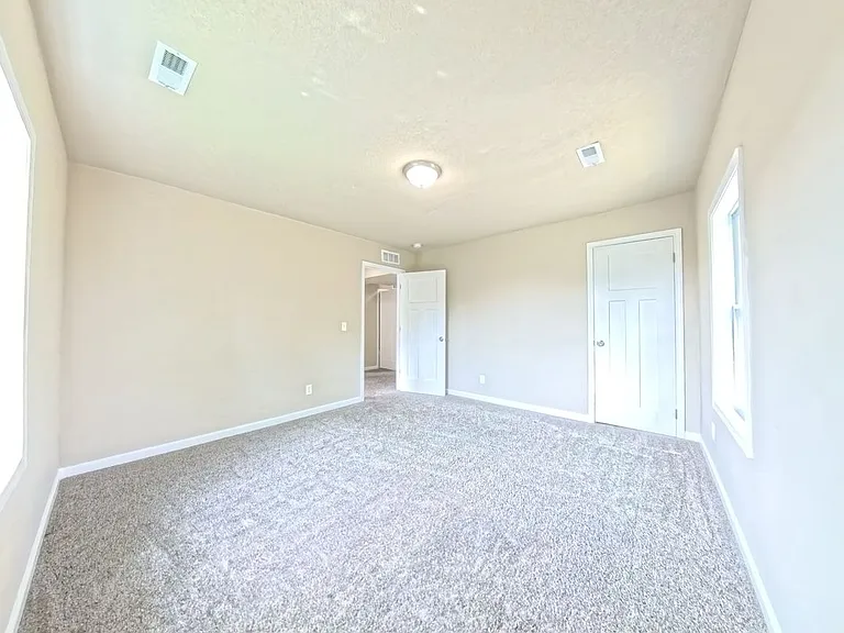 715 Kirkwood Ave — Photo 10