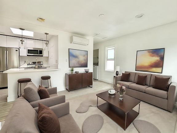 5th image of 850 N Van Ness Ave #F