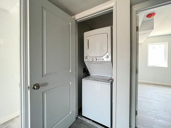 4th image of 1819 E 9th St E #3306