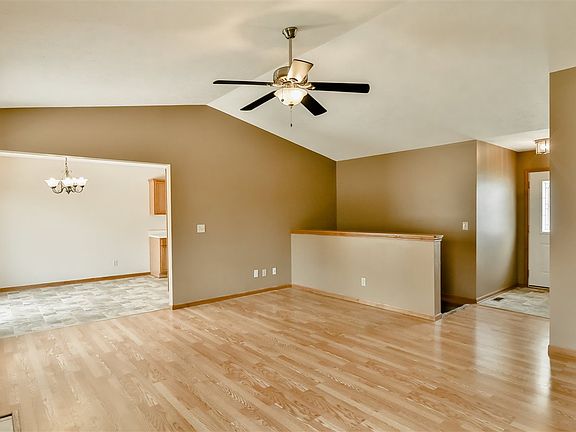 4th image of 3244 Citadel Dr