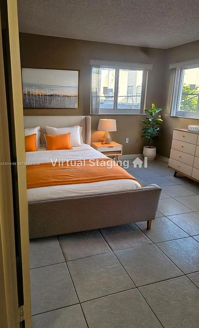 Harding Tower Condo — Photo 4