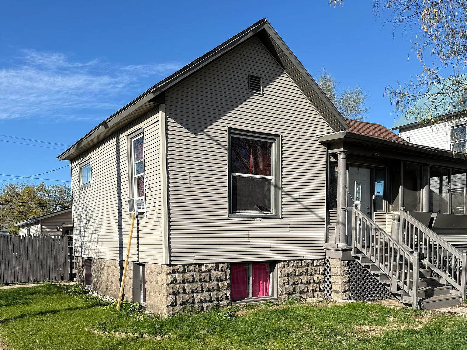 836 Carney Blvd — Photo 2