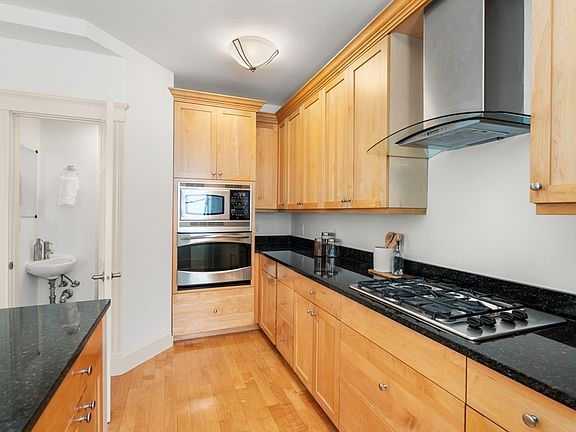 5th image of 11 Vandine St #1