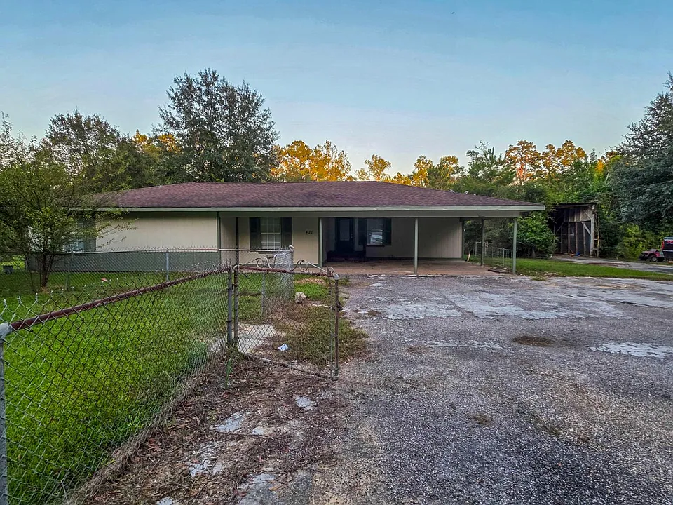 421 Cemetery Rd