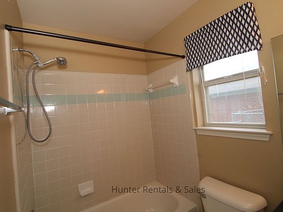 4th image of 3613 Christie Dr