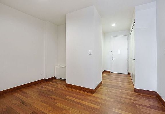 4th image of 305 E 63rd St APT 5D