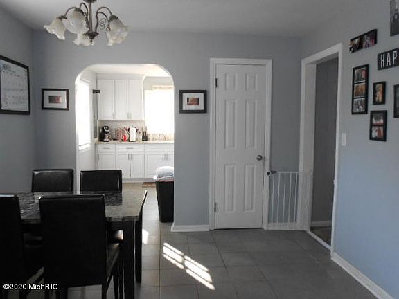4th image of 2569 McKinley St