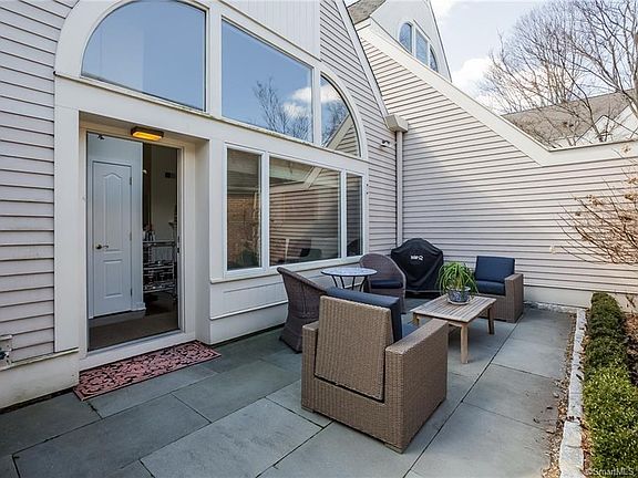 Your private courtyard and entryway