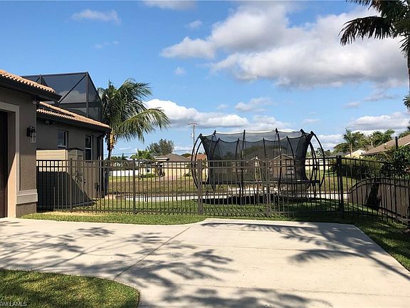 5th image of 3819 SW 17th Pl