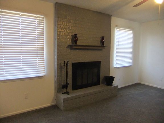 Den w/fireplace