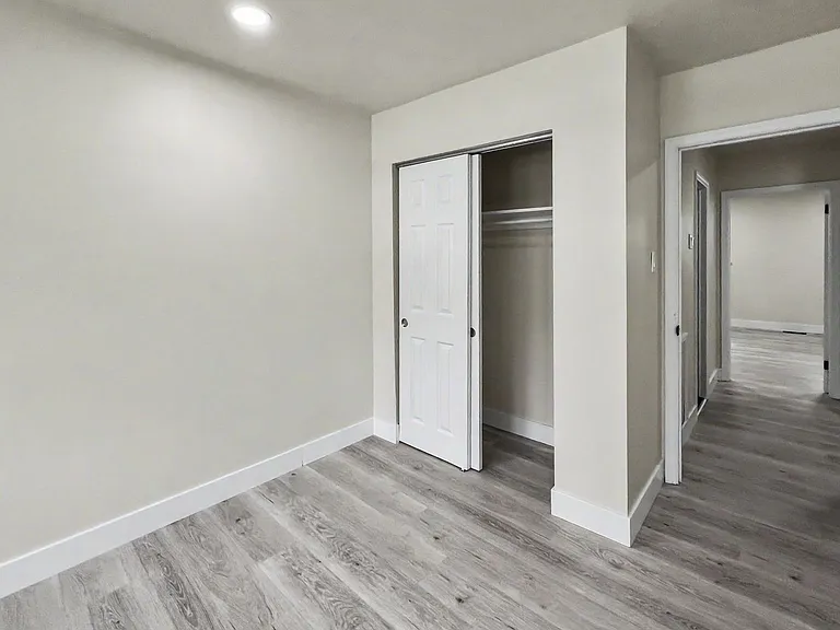200 E Maple Ave — Photo 45