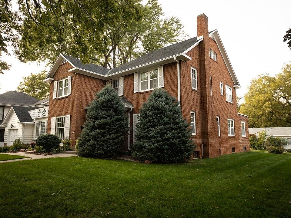 1st image of 1402 1st Ave