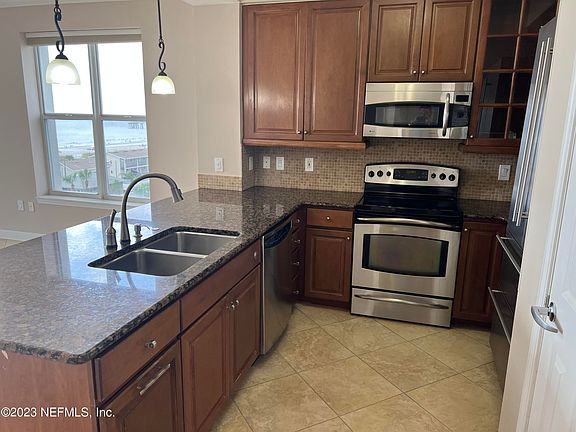3rd image of 1126 1st St 605