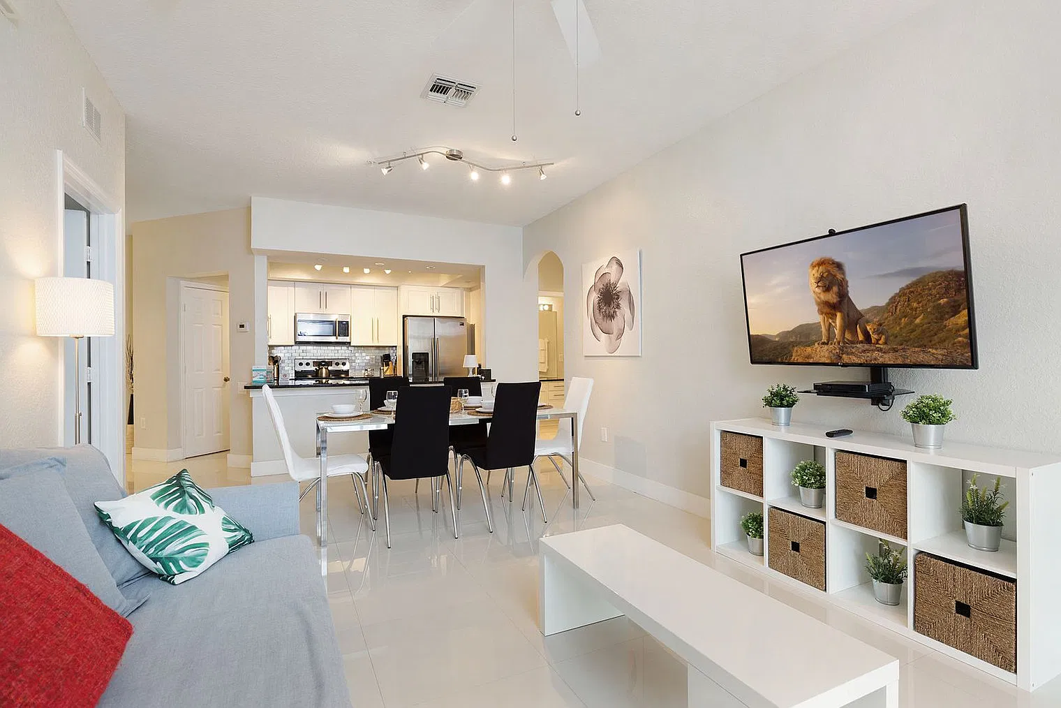 2 bed, 2.0 bath, 1087 sqft, $4,242 — Photo 1